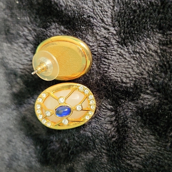 Earrings - Picture 3 of 6